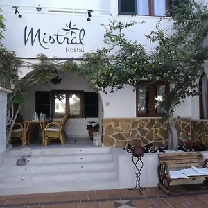 2* Pensión Mistral
